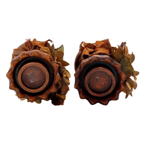 Vintage-style candlestick holders with handmade flower decor (Set of 2) - Picture 3 of 5